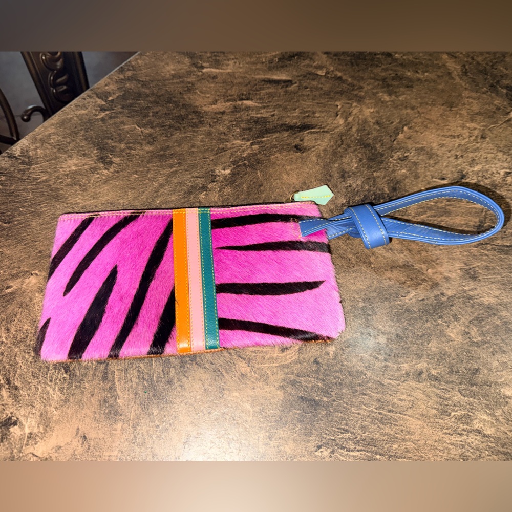 Women’s wristlet. New.